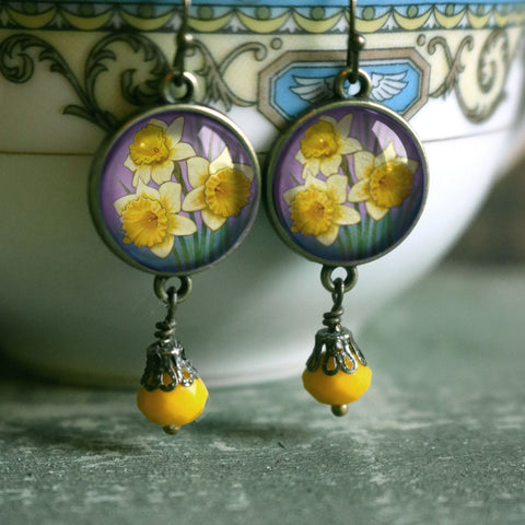 Art Nouveau Daffodil Glass Cabochon Earrings