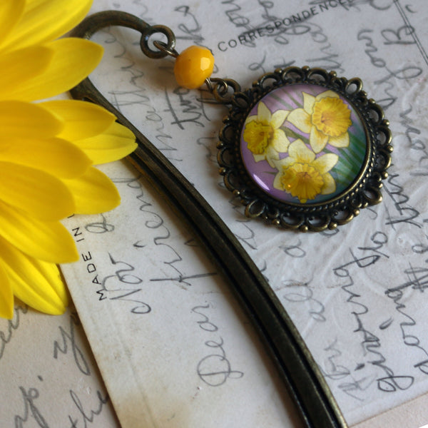 Art Nouveau Daffodil Glass Cabochon Brass Book Hook / Bookmark
