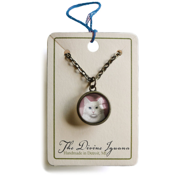 Long-Haired White Cat Simple Reversible Glass Cabochon Pendant Necklace