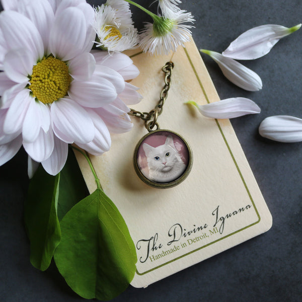 Long-Haired White Cat Simple Reversible Glass Cabochon Pendant Necklace