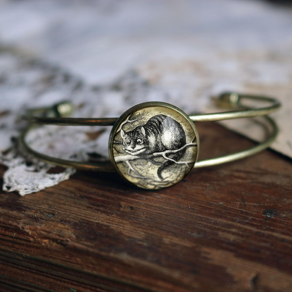 Alice in Wonderland Cheshire Cat Adjustable Charm Bracelet / Bangle in Antique Brass
