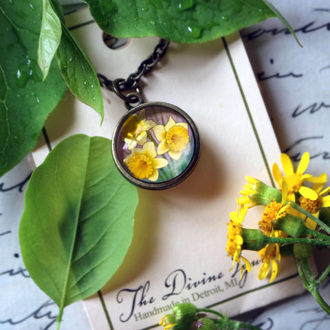 Art Nouveau Daffodil Simple Reversible Pendant Necklace