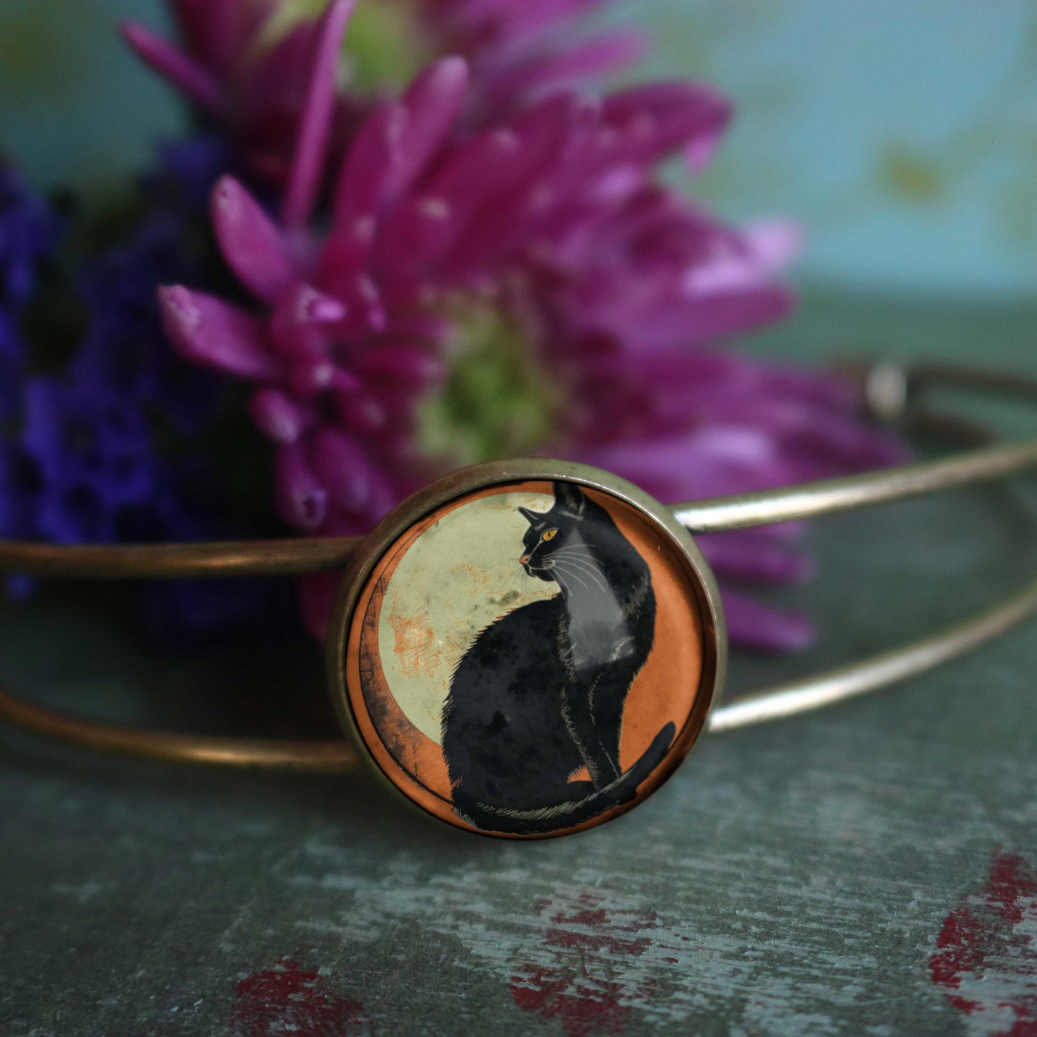 Chat Noir Goth / Halloween Cuff Bracelet with Glass Cabochon on Bronze