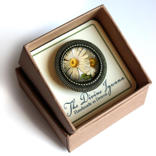 Daisy Flower Vintage Inspired Pin Brooch