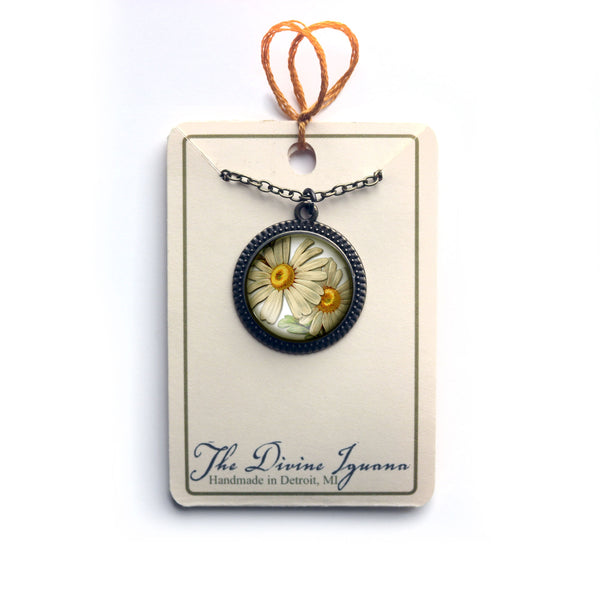 Summer Daisy Flower Pendant Necklace with Bead Accent