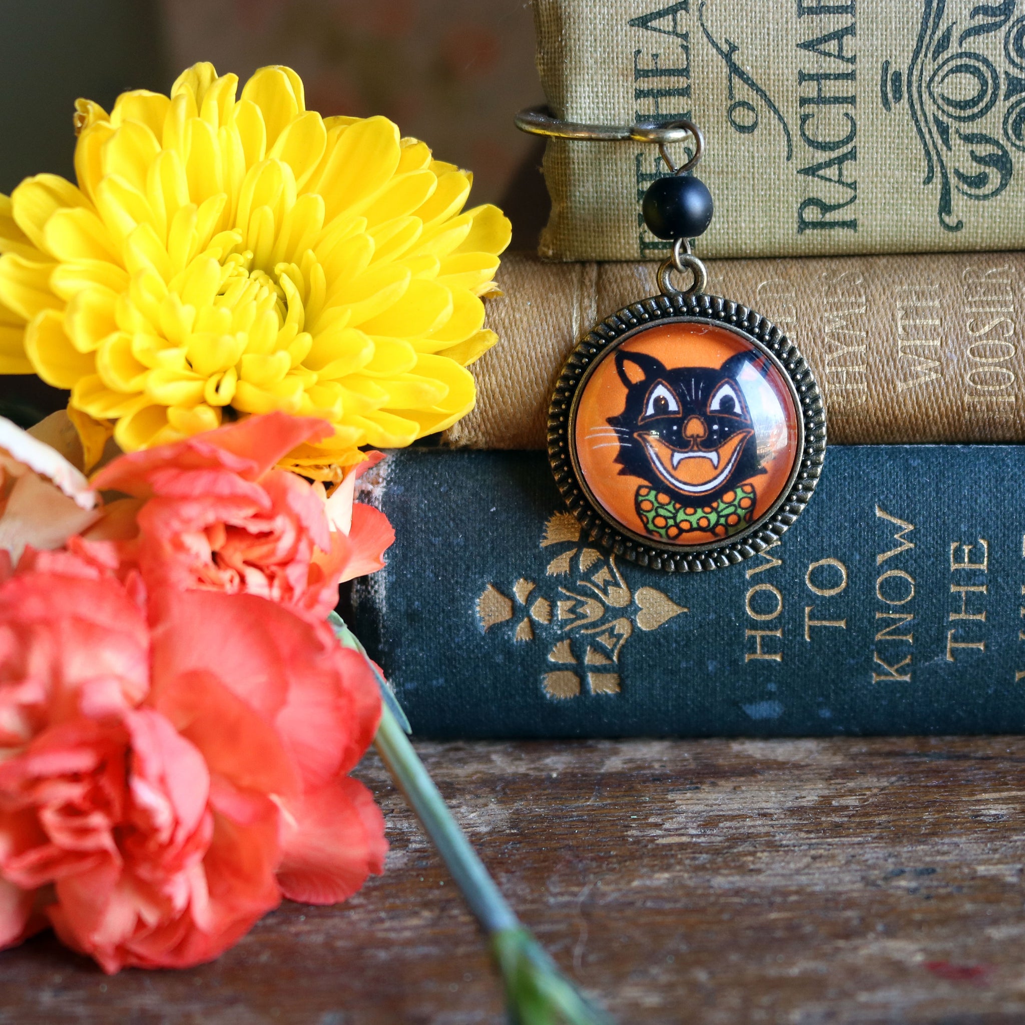 Retro Halloween Black Cat Glass Cabochon Brass Book Hook / Bookmark