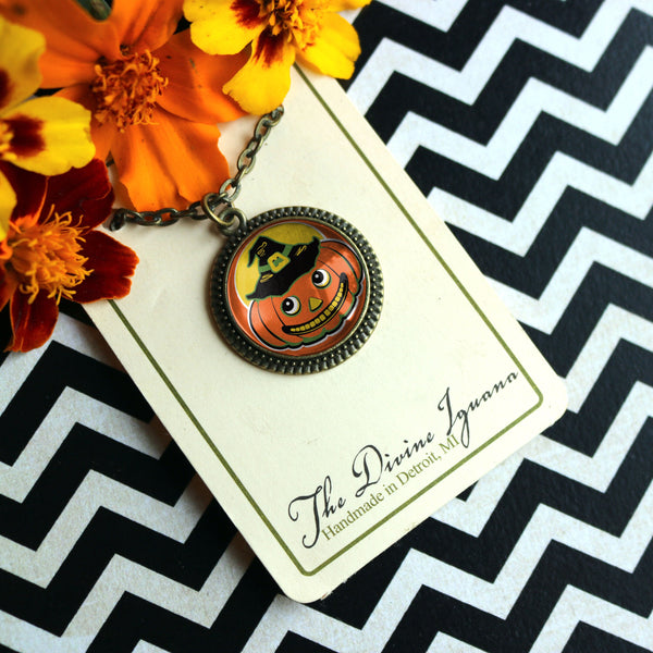 Retro Jack O Lantern in Witch Hat Halloween Pendant Necklace